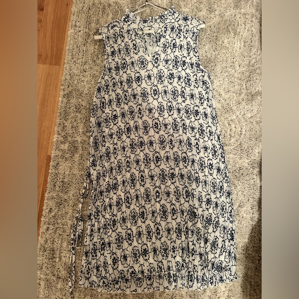 Emma and Michele Blue Floral Sleeveless Flowy Dress
